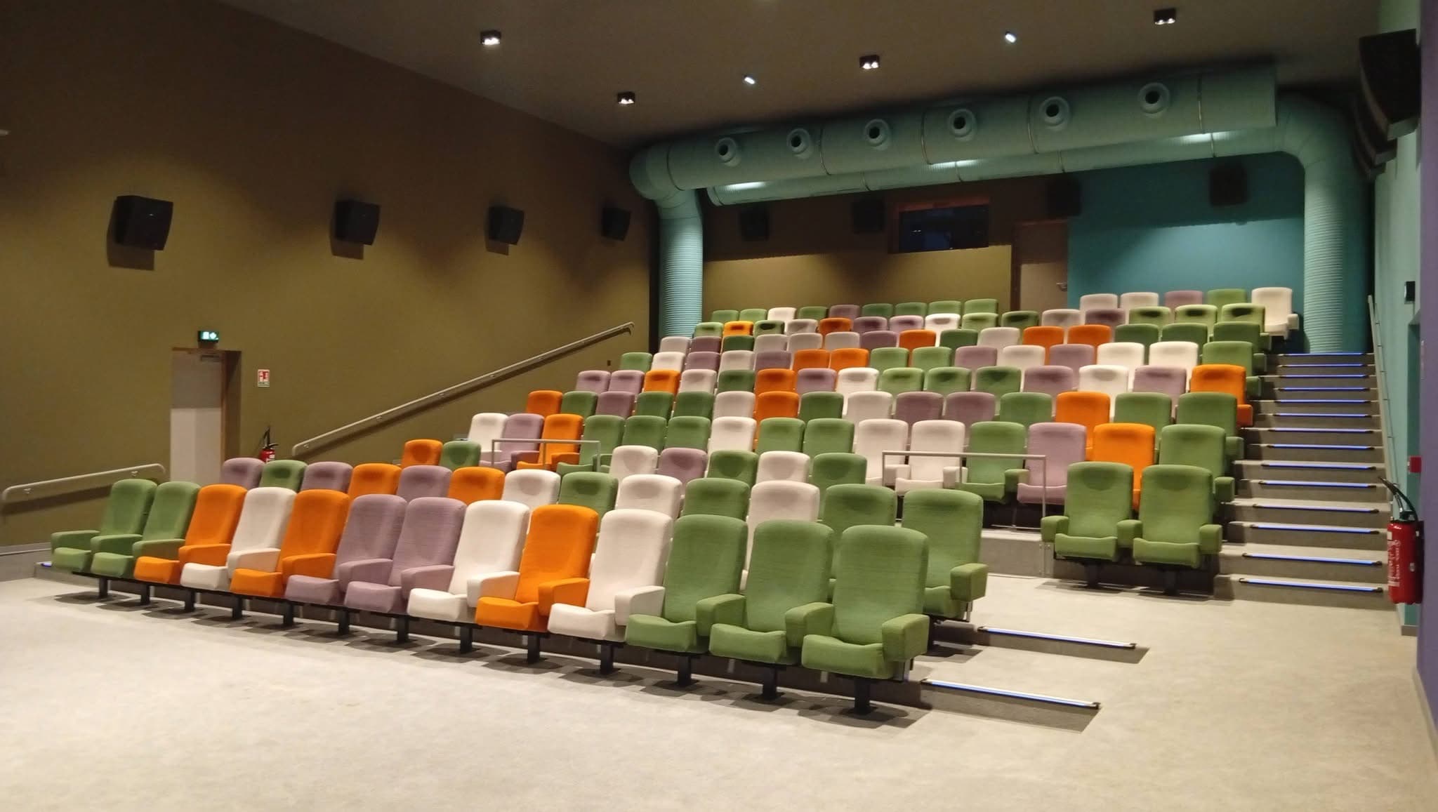 Nouvelle salle 3 du Cinédol après travaux de peinture