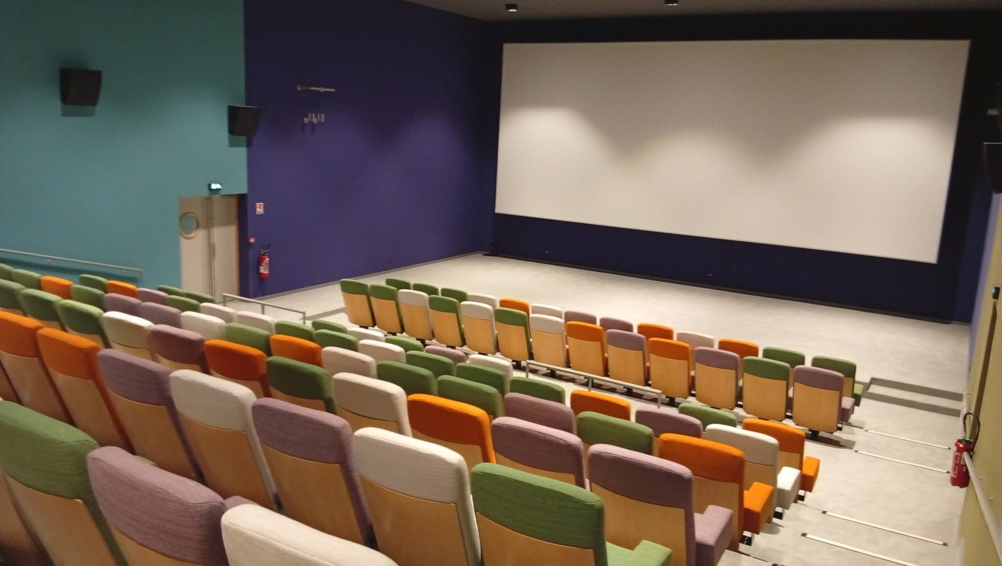 Finitions peinture de la nouvelle salle du Cinédol